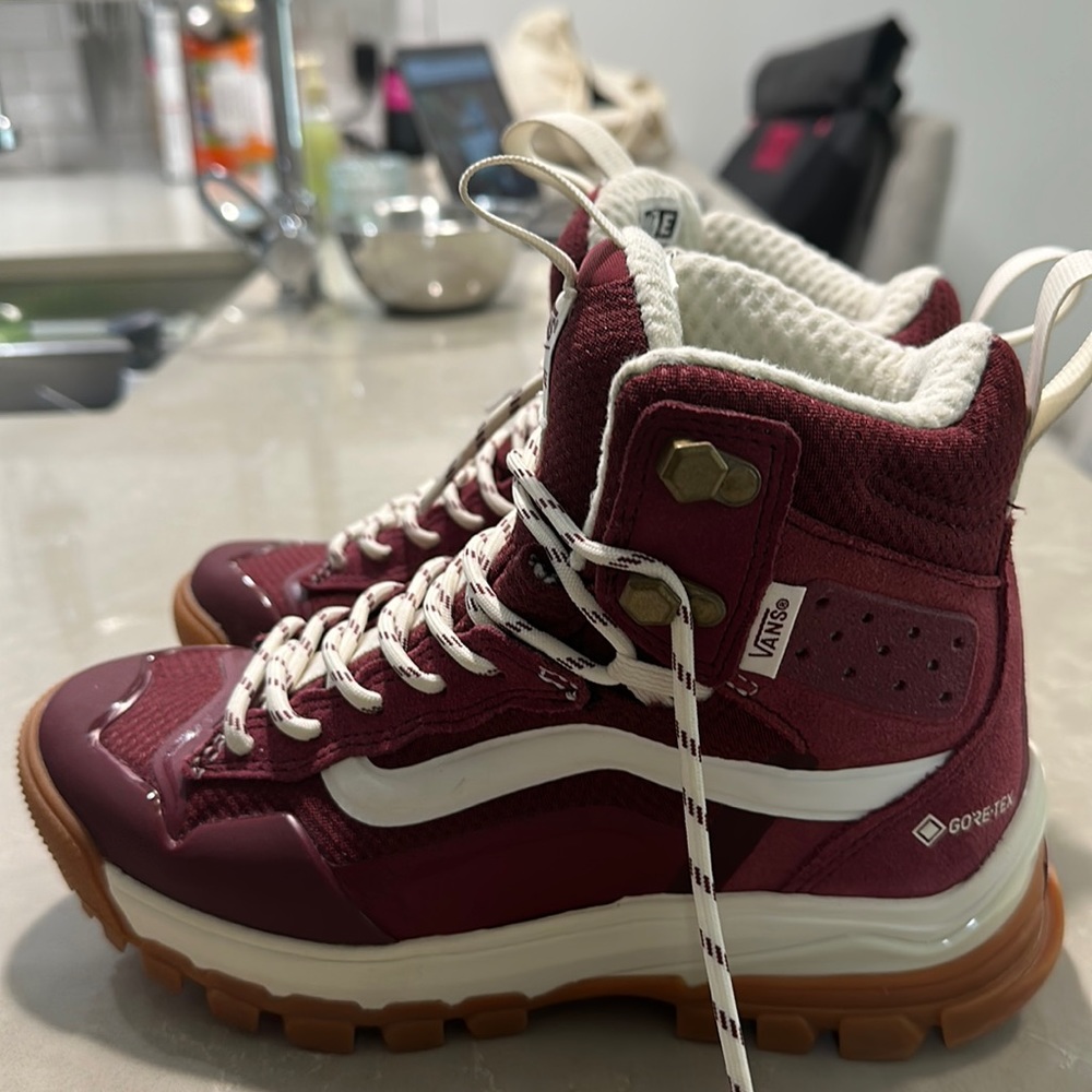 Vans Ultra Range Water resistant Boots